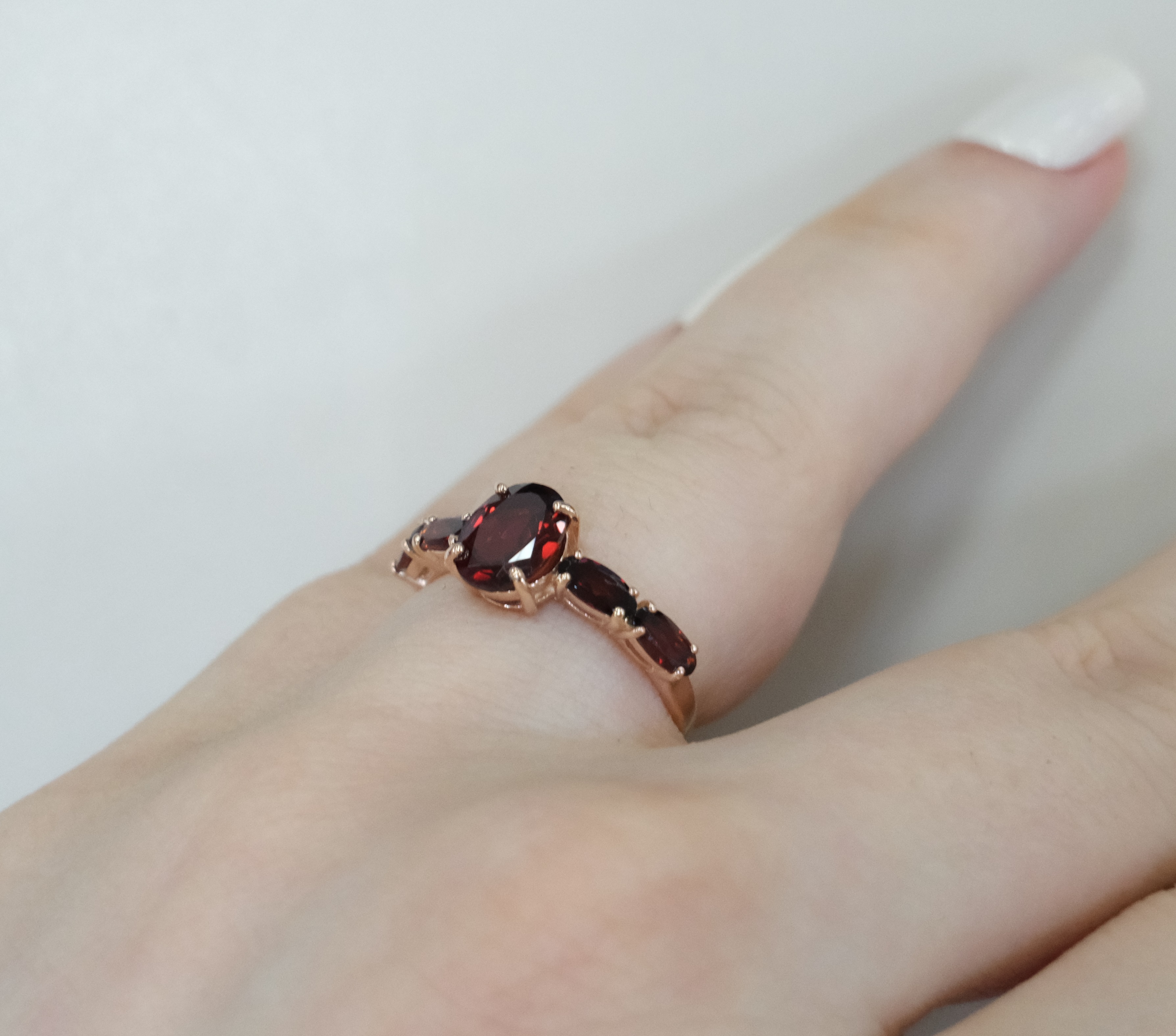 Серебряное кольцо с гранатами